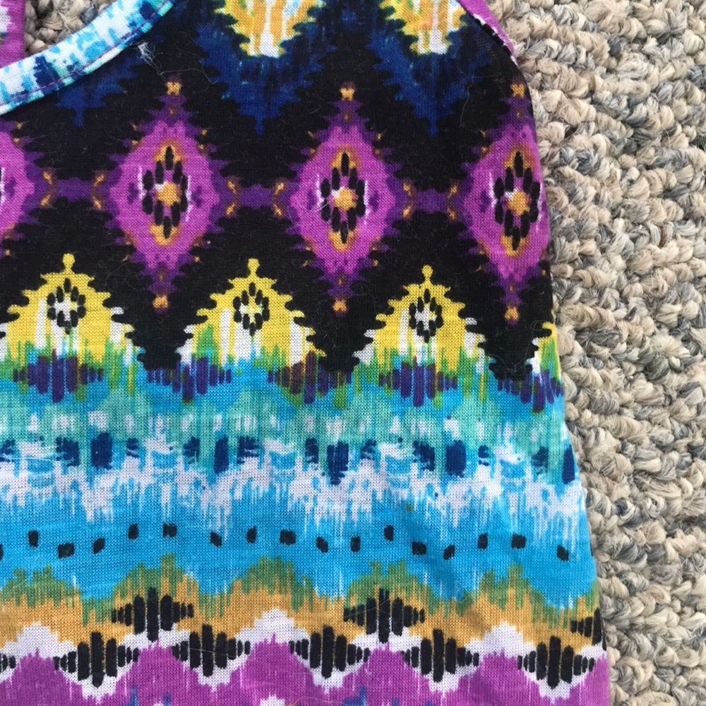 Patterned Tank Top - Picture 3 of 4